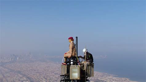 Yes this is real! Nicole Smith-Ludvik was at the top of Burj Khalifa skyscraper in Dubai - AIRLIVE