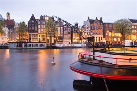 Living on a canal houseboat in Amsterdam, make your dream a reality - Amsterdamapartments.com