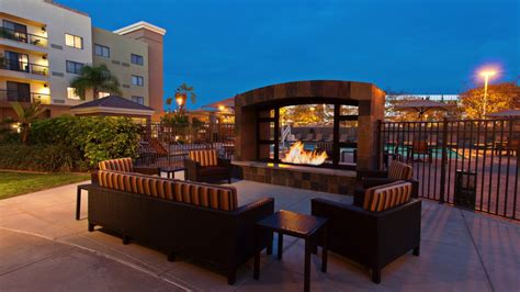 Courtyard Marriott San Diego Central - YouTube