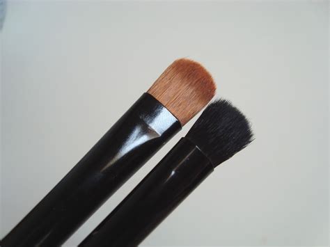 mela-e-cannella: Flormar - Kistovi - EYE SHADING SQUARE TIP BRUSH - CONCEALER BRUSH