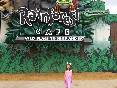 Livin The Good Life: Rainforest Cafe