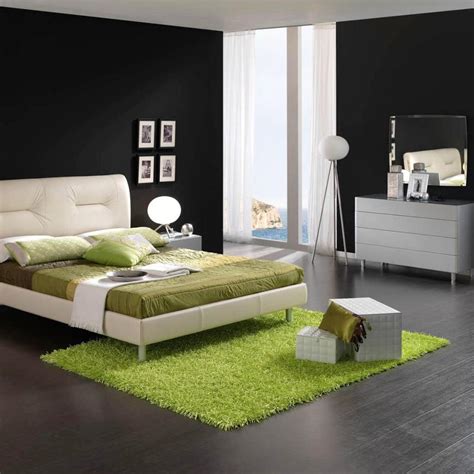 sharp-black-and-white-bedroom-with-green-decoration