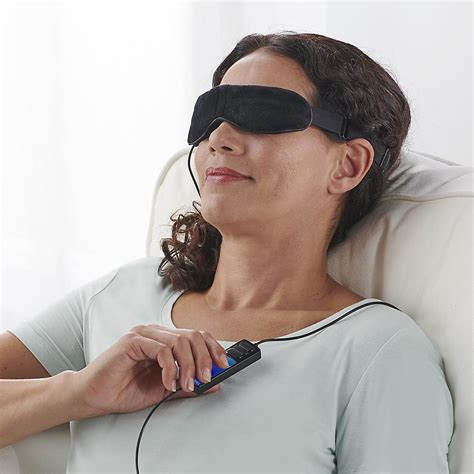 The Ideal Temperature Dry Eye Relief Mask - Hammacher Schlemmer