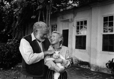 26 Interesting Vintage Photos of Ernest Hemingway With His Beloved Cats ...