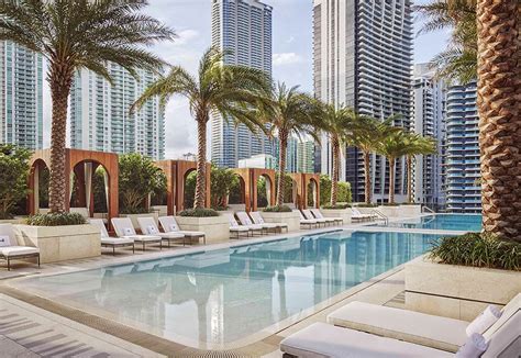 6 Best Rooftop Pools in Miami [2024 UPDATE]