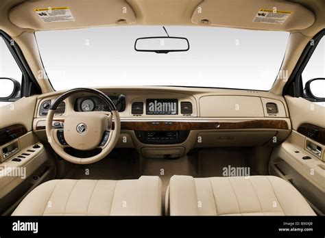 2009 Mercury Grand Marquis LS en beige - Tablero de a bordo, consola ...