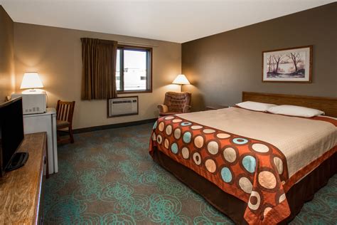 Super 8 by Wyndham Hartford WI | Hartford, WI Hotels