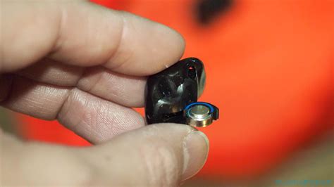 Phonak Virto Black Hearing Aids Look Like Regular Wireless Earbuds - SlashGear