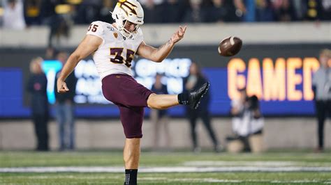 NFL draft: Punter Michael Turk does 25 bench press reps at combine