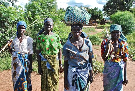 A woman in Malawi doesn’t leave home without her chitenje—a brightly ...