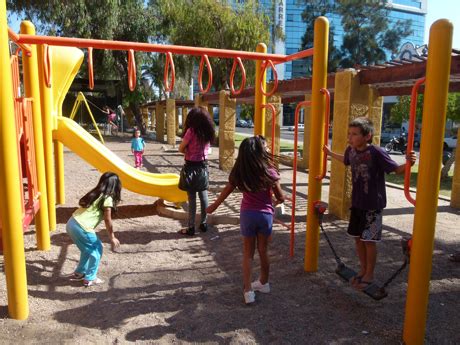 Imagenes de niños jugando en el parque - Imagui