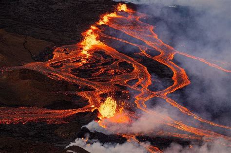 熔岩流淌！夏威夷冒纳罗亚火山喷发-搜狐大视野-搜狐新闻