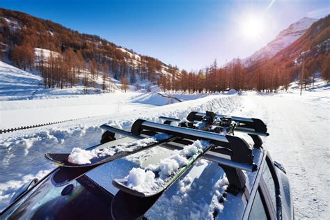 Should You Transport Your Skis on a Ski Rack or in the Car? - Car Reviews and Tips