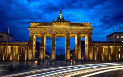 Pix For > Brandenburg Gate Wallpaper | Brandenburg gate, City wallpaper ...