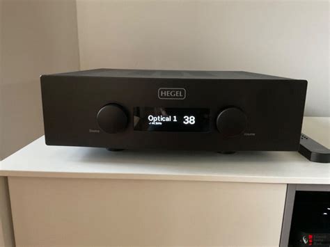 Hegel H390 Integrated amplifier / DAC / Streamer Photo #3891460 - Canuck Audio Mart