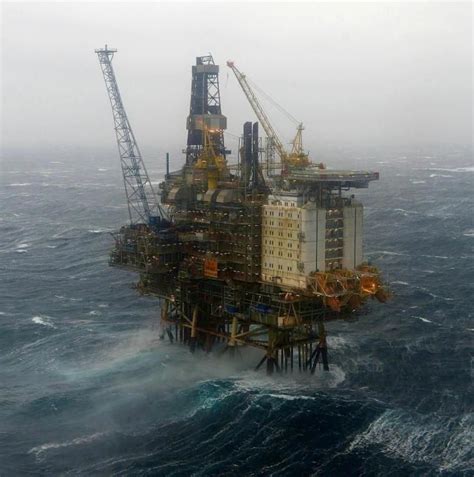 An Oil Rig in the North Sea | Oil rig, Oil platform, Oil drilling