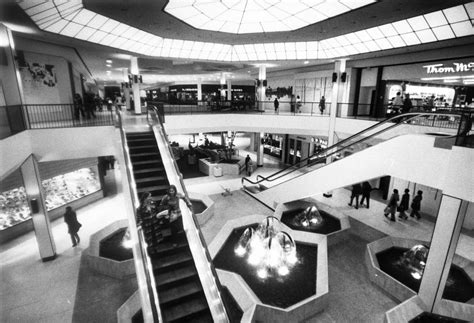 17 archive photos of Regency Mall in VA