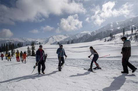 Kashmir snowfall pictures Kashmir snowfall photos Kashmir temperature today Kashmir weather ...