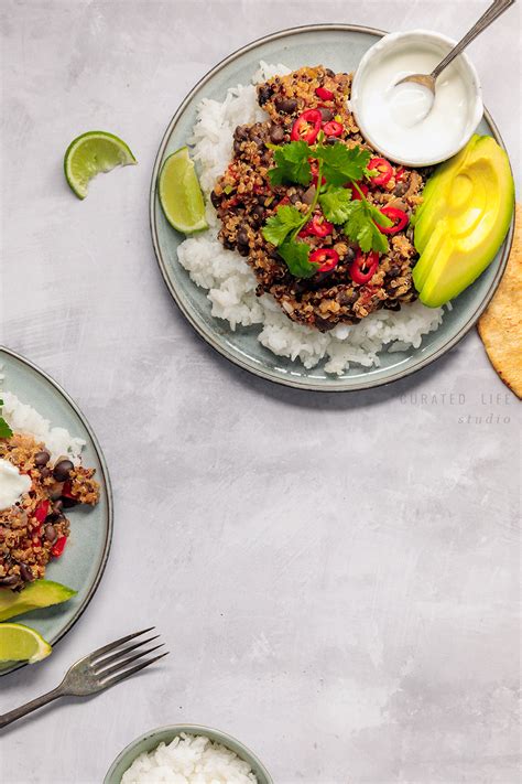 Vegetarian Chilli Con Carne with Black Beans & Quinoa | Curated Life