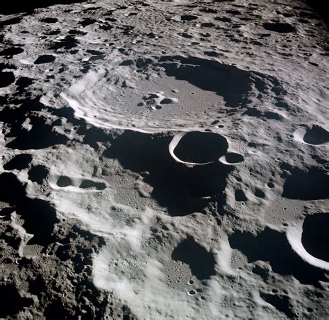 The Daedalus Crater on Our Moon | Craters on the moon, Apollo 11, Crater