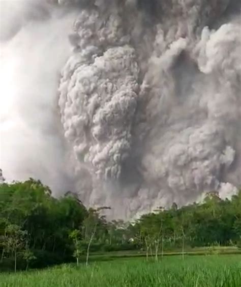 Netizen Terus Panjatkan Doa Untuk Keselamatan Korban Erupsi Gunung ...