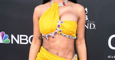 Cardi B Shows Off Her Insane Abs In Yellow BBMAs Dress