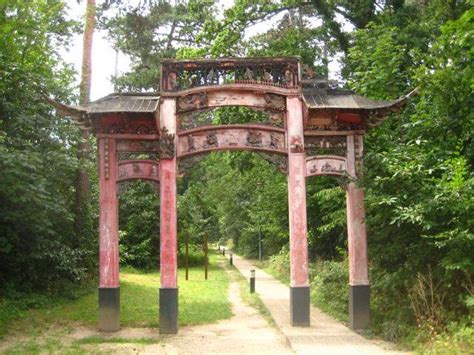 The Chilling, Abandoned Human Zoo of Paris - Urban Ghosts Media