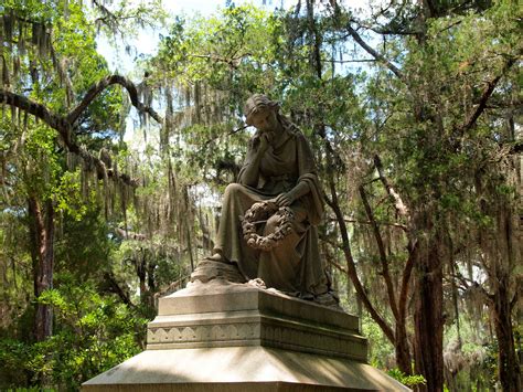 Going on a Ghost Tour in Haunted Savannah, Georgia