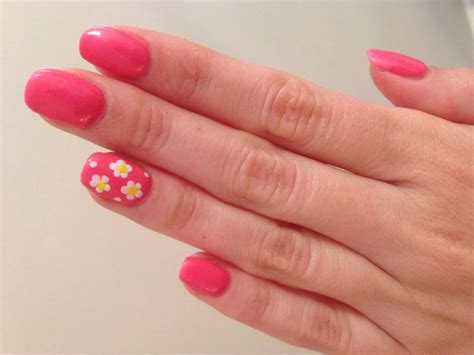 Pink gel nails with daisy nail art 🌸 | Pink gel nails, Daisy nail art ...