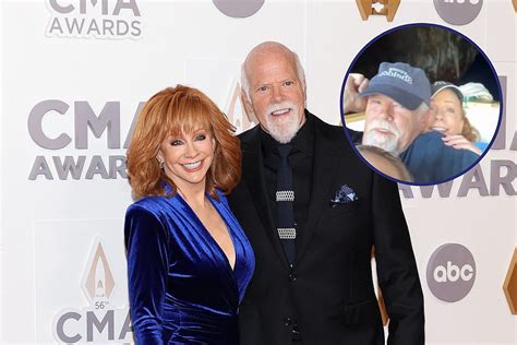 Reba McEntire + Rex Linn See the Sights on Family Trip to Italy | WKKY Country 104.7