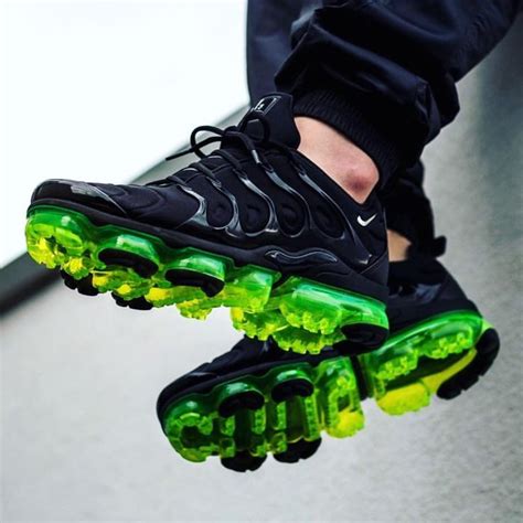 Air VaporMax Plus Men's Shoe | Nike shoes, Mens nike shoes, Sneakers ...