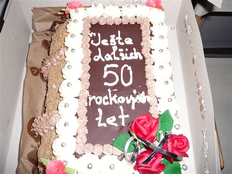 File:Birthday cake with writing.jpg - Wikimedia Commons