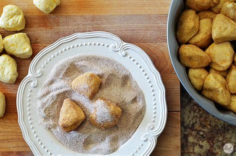 monkey bread made with canned biscuits