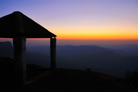 Sunrise at Mullayanagiri peak in Chickmangalore Karnataka India [OC ...