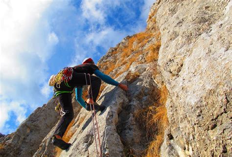 Bouldering vs. Rock Climbing: What's the Difference? (2024)