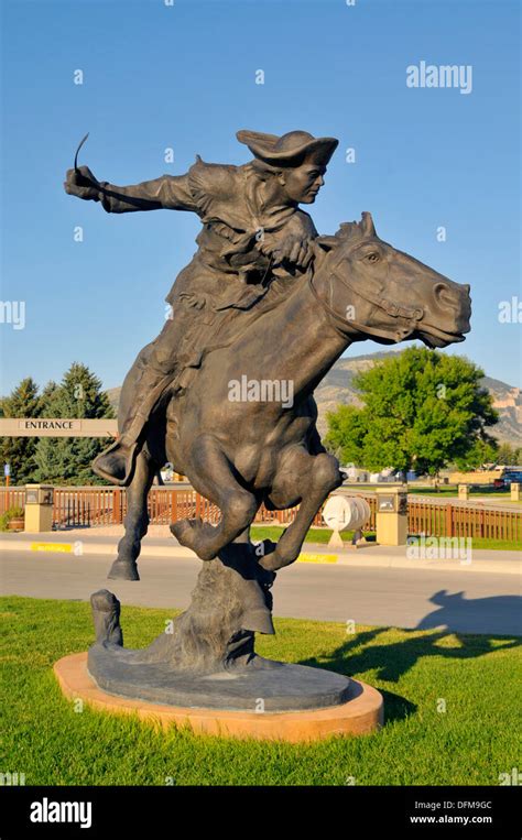 Buffalo bill center west statue hi-res stock photography and images - Alamy