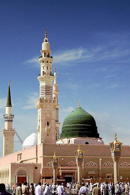 Prophet's Mosque - Medina, Saudi Arabia | Mosque, Masjid, Famous landmarks