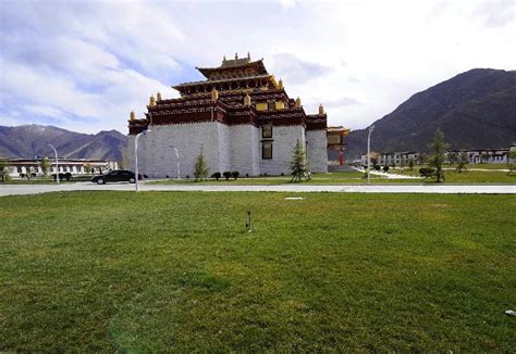 Lama students start school in Tibet College of Buddhism - China.org.cn