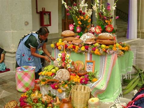 ofrenda de casa mexicana Mexican Christmas, Day Of The Dead, The ...