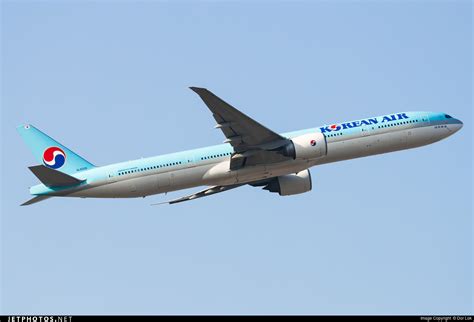 Korean Air flight diverts to Manila after burning smell detected in cabin