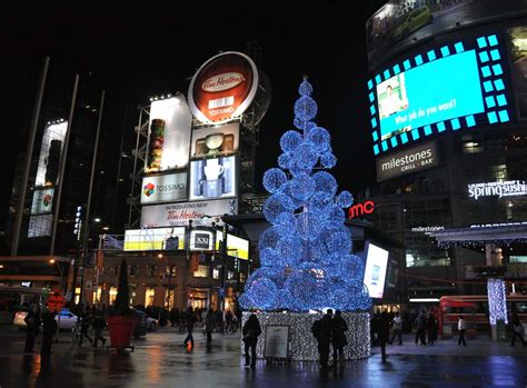 Toronto Grand Prix Tourist - A Toronto Blog: Christmas Lights in # ...