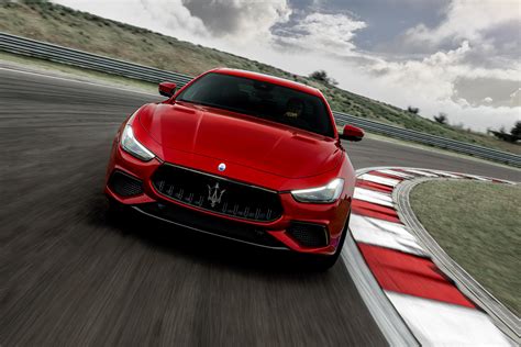 Maserati debuts Trofeo versions of the Ghibli and Quattroporte – 3.8L ...