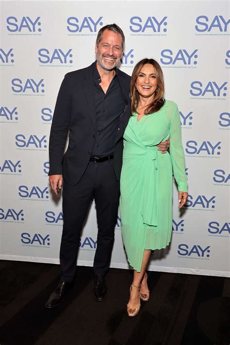 Mariska Hargitay steps out with husband Peter Hermann, their 3 kids ...