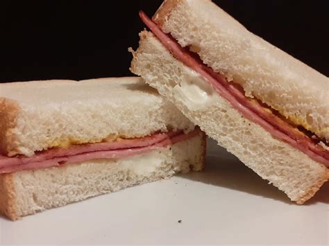 Bologna Sandwich - JAHZKITCHEN