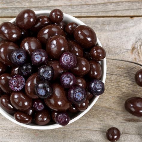 Dark Chocolate Covered Blueberries – Its Delish