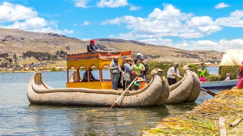 People in lake Titicaca islands | Blog Machu Travel Peru