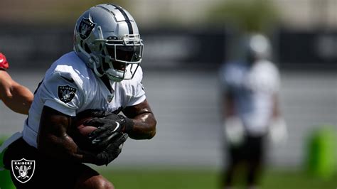 Position Breakdown: Previewing the Raiders running backs for 2023 in photos