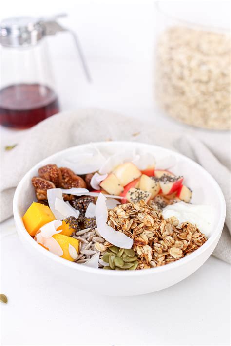 Yogurt Fruit & Granola Bowl - Healthnut Nutrition Recipes