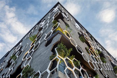 10 Examples of Innovative facade design solutions - RTF | Rethinking ...