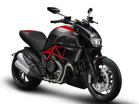 DUCATI Diavel Carbon (2013-2014) Specs, Performance & Photos ...